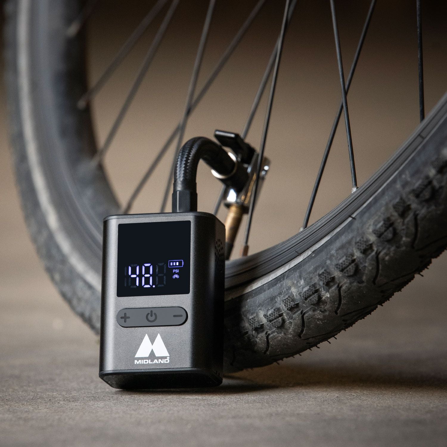 POWERBANK CON COMPRESSORE AD ARIA MIDLAND ENERPUMP MINI