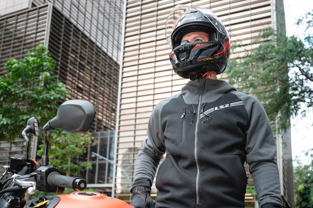 FELPA CON PROTEZIONI LS2 THROTTLE